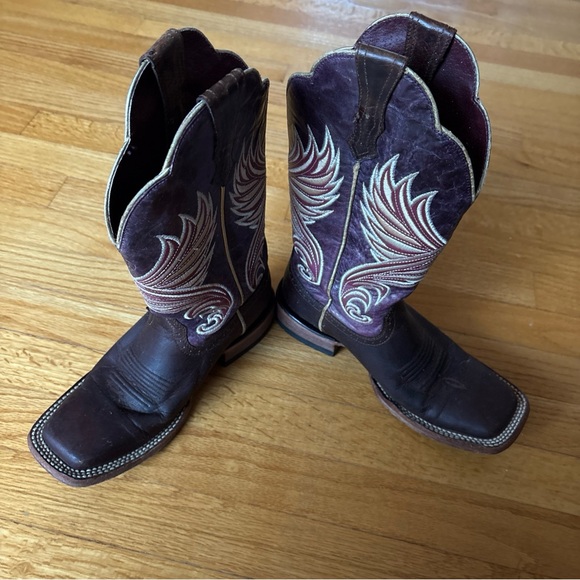 Ariat Brown and Maroon Western square toed Boots women’s size 7 B - Picture 2 of 5